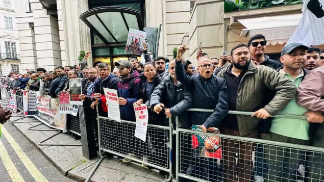 Protests greet Muhammad Yunus in London; lawyers prepare to refer him to ICC