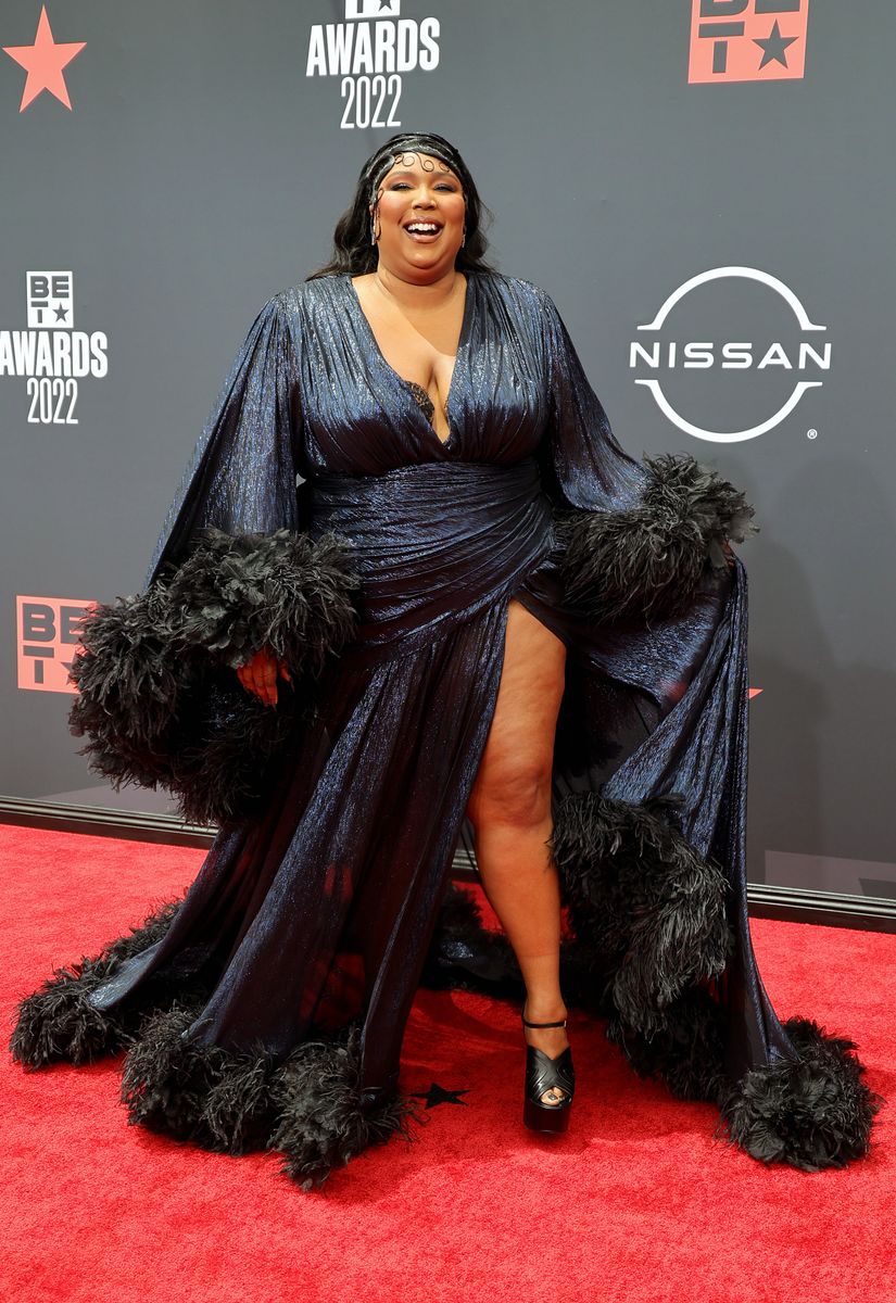 Lizzo shows off impressive weight loss transformation in black