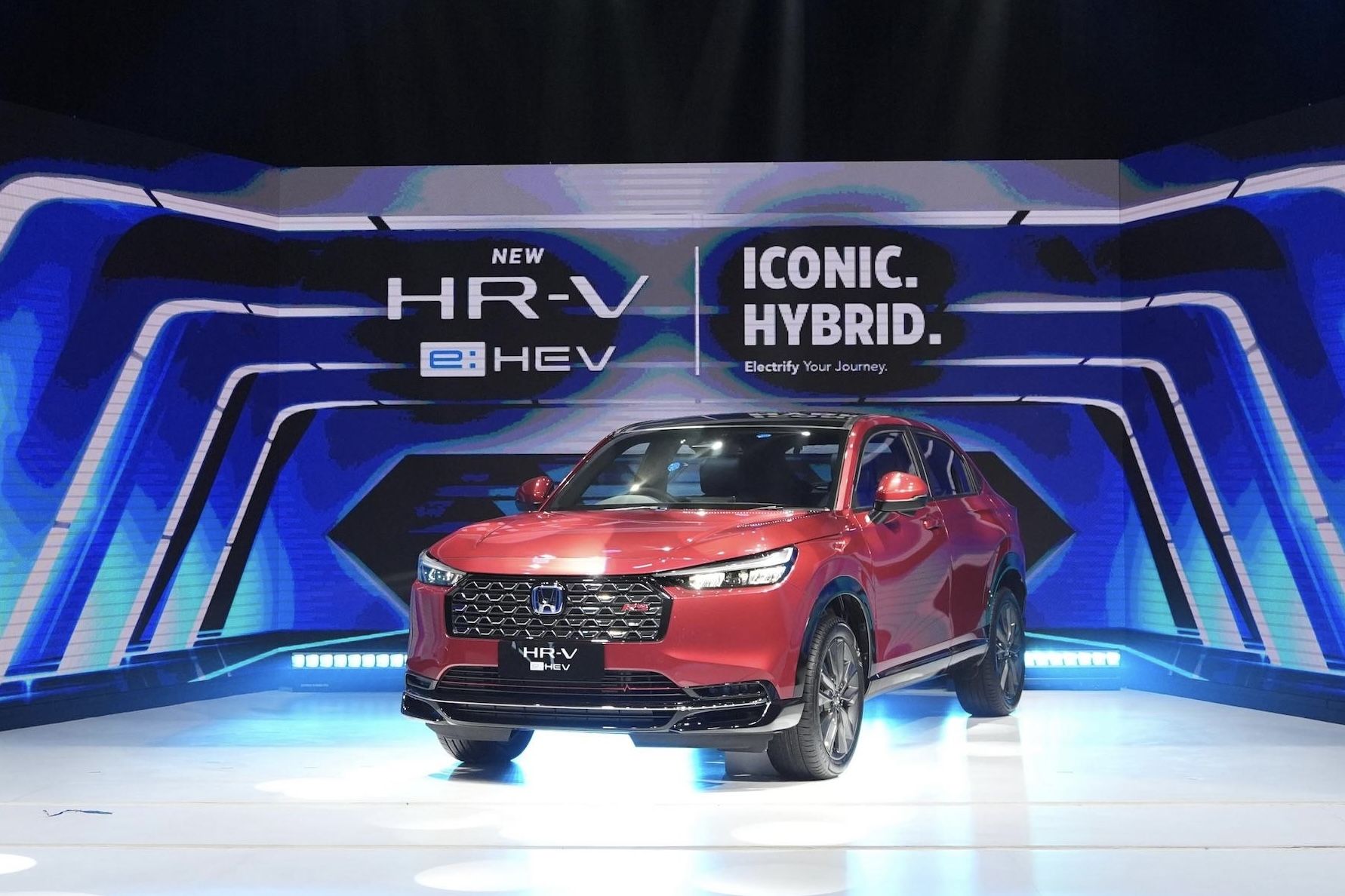 Bandingkan Gaya dan Performa Motor Hybrid Toyota Yaris Cross vs Honda HR-V