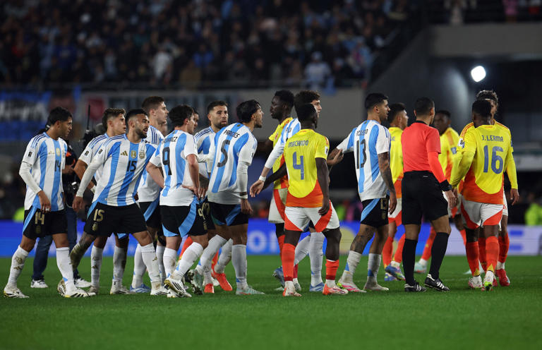 Noche caliente en el Monumental