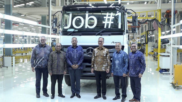 Investasi Otomotif Bertambah, Menteri Perindustrian Puji Pabrik Mercedes Baru di Cikarang