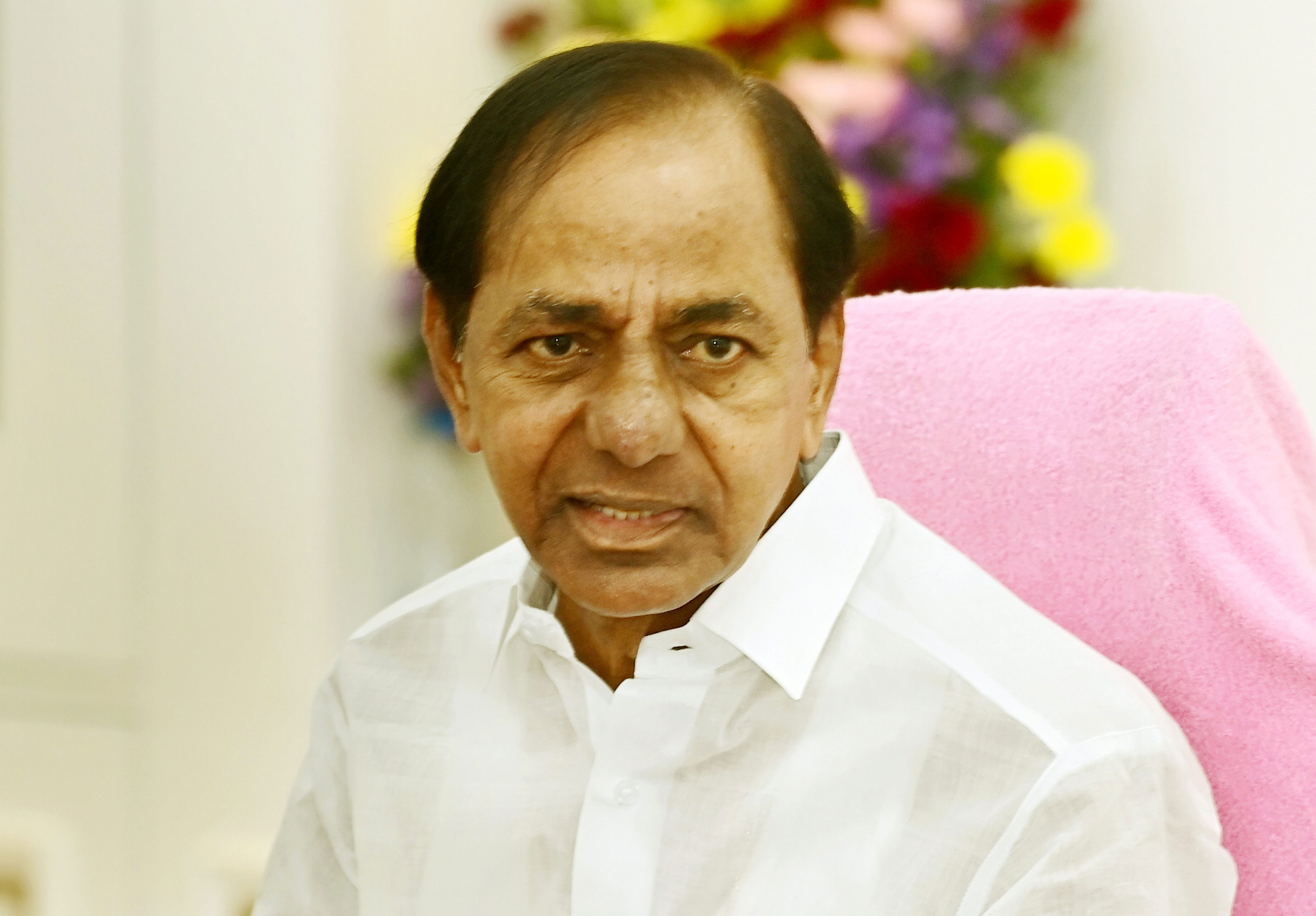 T'gana, Andhra CMs, several leaders greet KCR on 72nd birthday