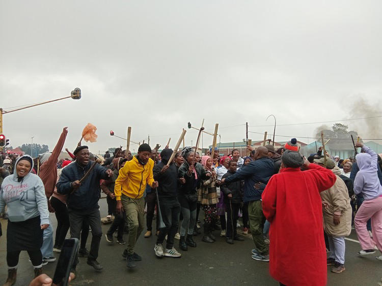 Where is our water? protesters ask mayor