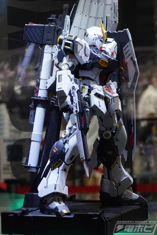 ガンプラ「PG UNLEASHED 1/60 νガンダム」が展示！『機動戦士