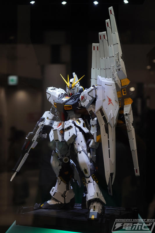 ガンプラ「PG UNLEASHED 1/60 νガンダム」が展示！『機動戦士