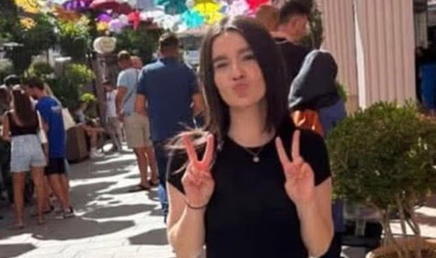 Thousands mourn Graz school victims in candlelit vigil