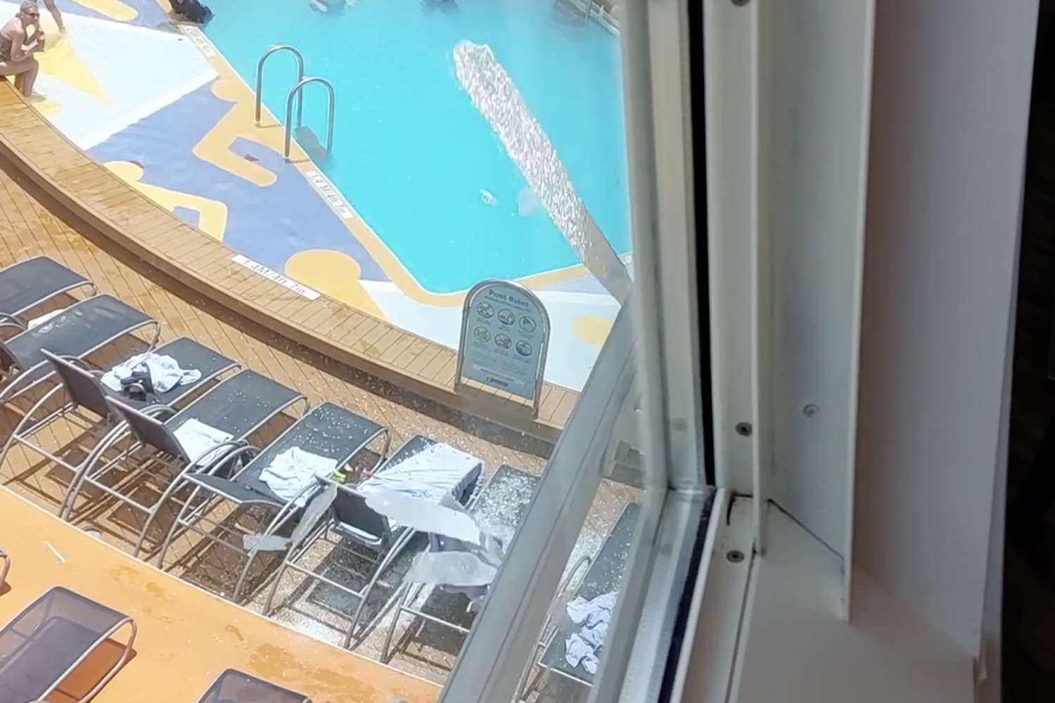 Cruise Ship Waiter Saves Passengers from Shards of Glass Raining Down