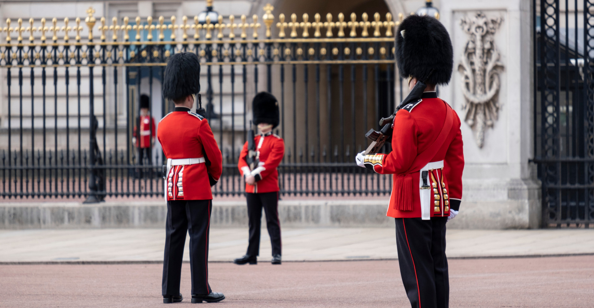 Craziest things that happened at Buckingham Palace