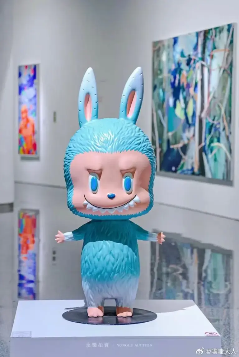 450萬成交！全球唯一薄荷色Labubu拍出天價
