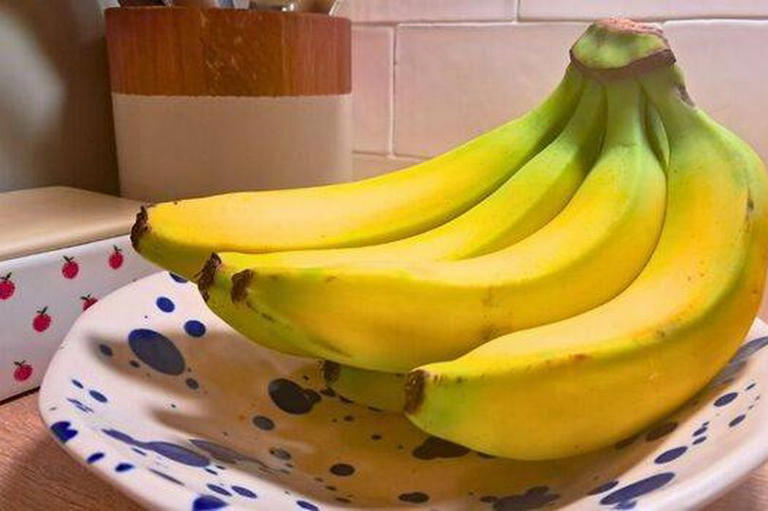 Bananas will last 10 days longer with 3second kitchen storage trick