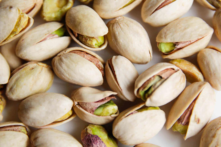 9 high-fiber nuts and seeds that are great alternatives to chia