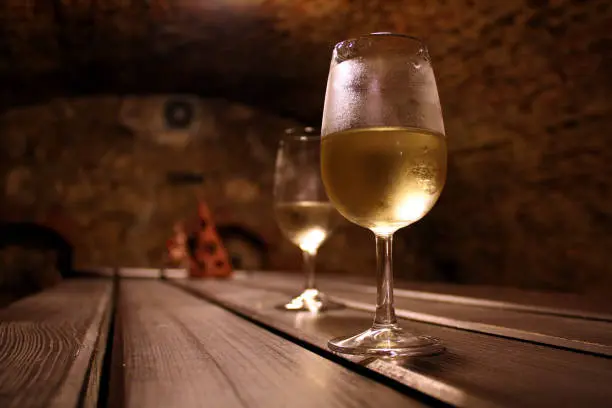 Vinho branco pode causar prevenção de paradas cardíacas, diz estudo