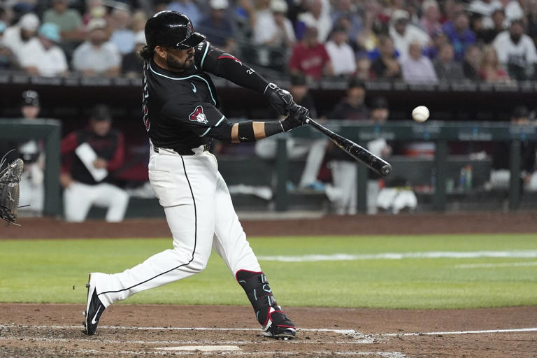 Eugenio Suárez #39 s 3rd grand slam of the season lifts D backs over