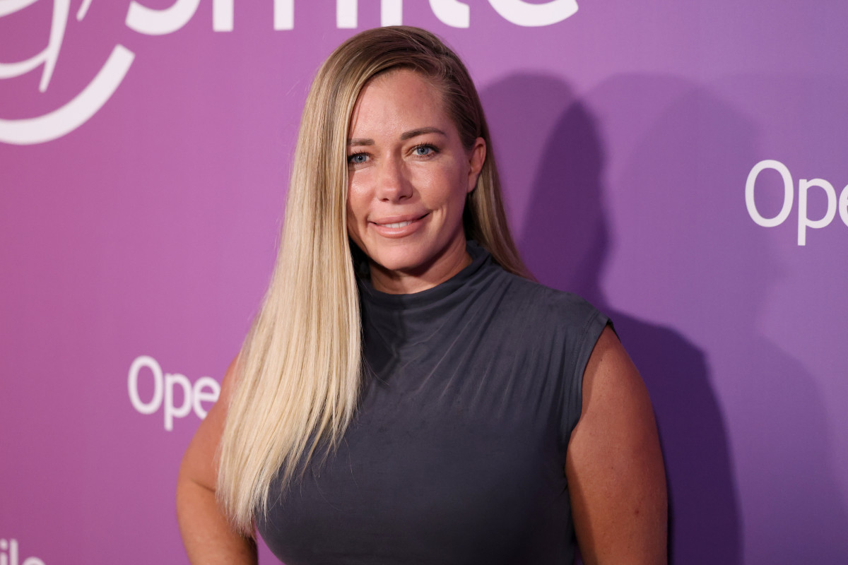Kendra Wilkinson Reveals Biggest Regret From Her Playboy Mansion Years(02)