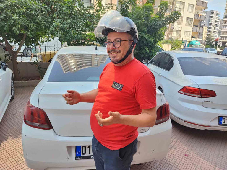 ADANA'DA BİR KİŞİYE OTOMOBİL KULLANDIĞI SIRADA KASK TAKMADIĞI İÇİN 993 LİRA PARA CEZASI UYGULANDI. ŞAHIS CEZAYI ÖDEYİP İTİRAZ ETTİĞİNDE BİR MOTOSİKLETİN SAHTE PLAKA TAKMASINDAN DOLAYI BÖYLE BİR OLAYIN YAŞANDIĞINI ÖĞRENSE DE ARTIK OTOMOBİL KULLANIRKEN KASK TAKIYOR.