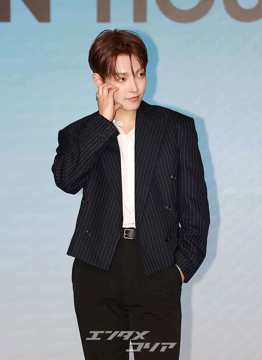 ソジュンギ　直筆　サイン入り スーツ姿 写真 Amazon.co.jp: 直筆サイン入り生写真 藤吉夏鈴 秘蔵生写真 As you know