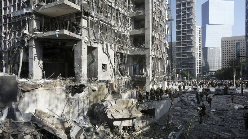 Pioggia di fuoco: l’Iran colpisce ospedali e città, Israele risponde su ...