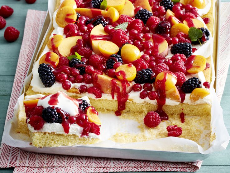 Tutti Frutti Schnitten: Obstsalat, aber als Kuchen