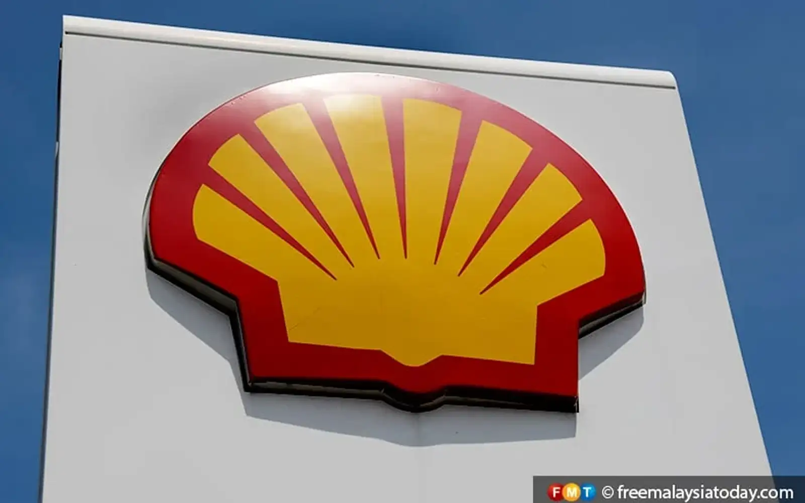 Shell drops two North Sea wind projects in fossil fuel shift