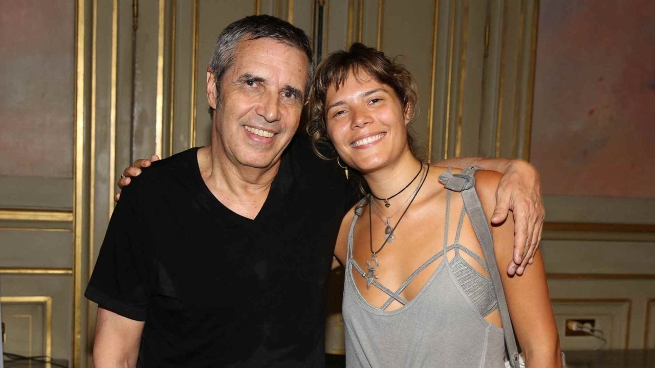 Pourquoi Julien Clerc n'a jamais aidé sa fille Vanille pour sa carrière de  chanteuse