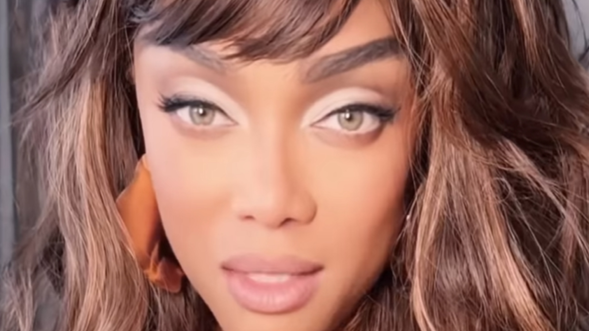 "We don't recognize her" at 51, Tyra Banks changes her look and sows doubt