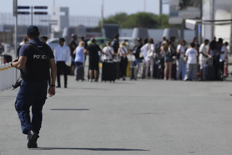 Israeli travelers stranded in Cyprus by fighting begin return trip by boat