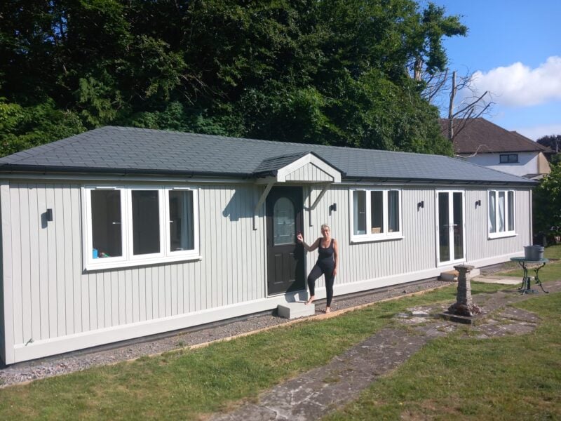 Als meine Tochter schwanger wurde, baute ich ein Haus für sie im Garten ...