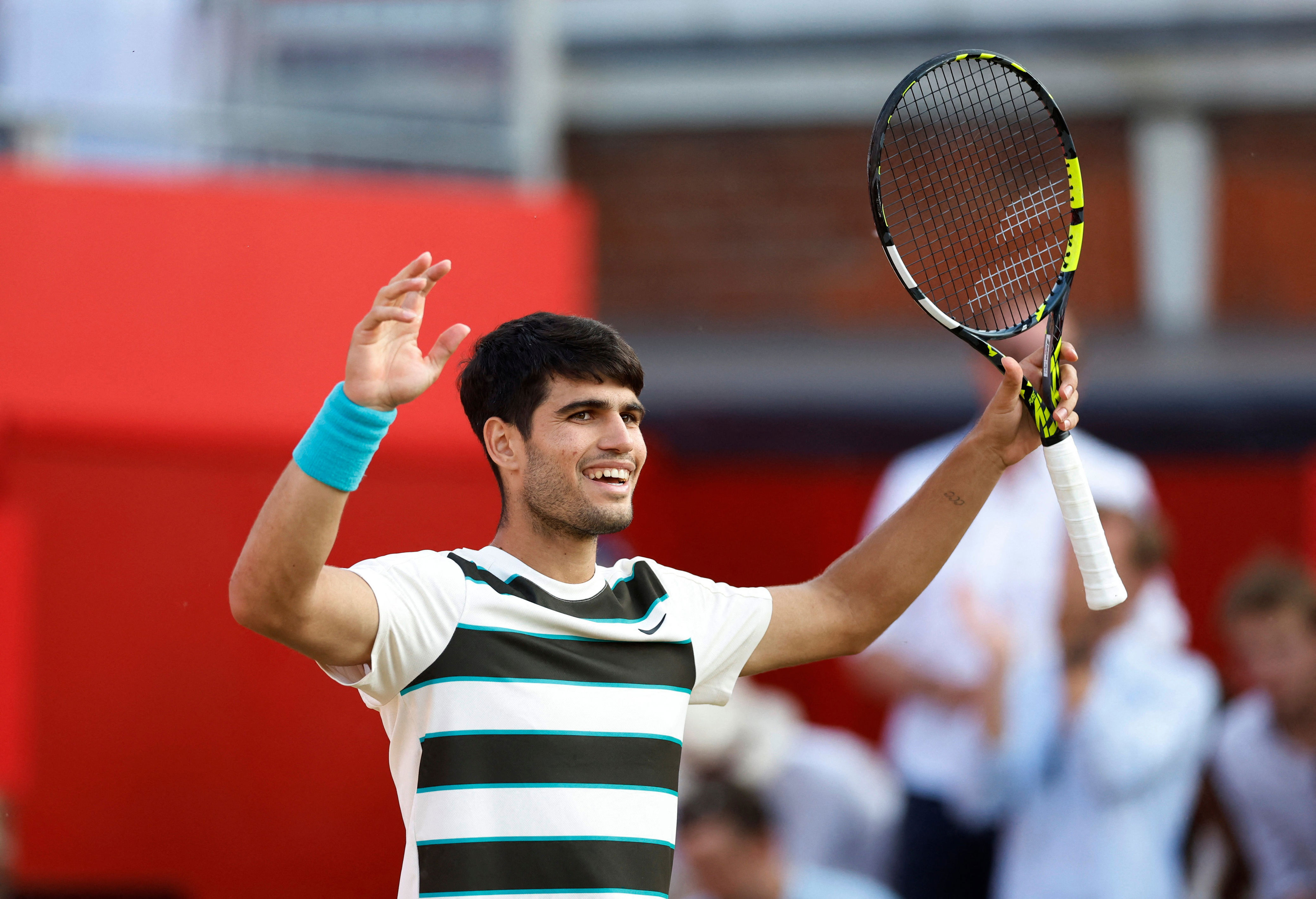 AA1H2YPP Alcaraz vs. Bautista Agut: Live Scores and Results as Draper Bows Out at Queen’s Tennis