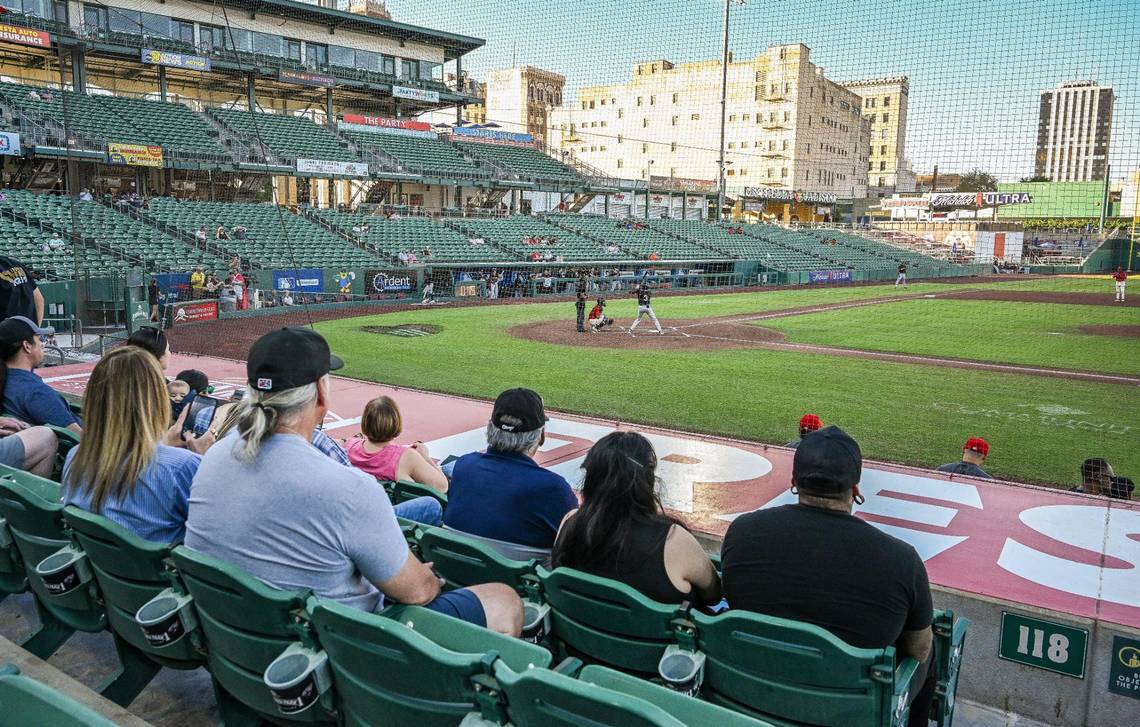 AA1H2ZuM Fun at Fresno Grizzlies: How We Scored a Great Time for $25