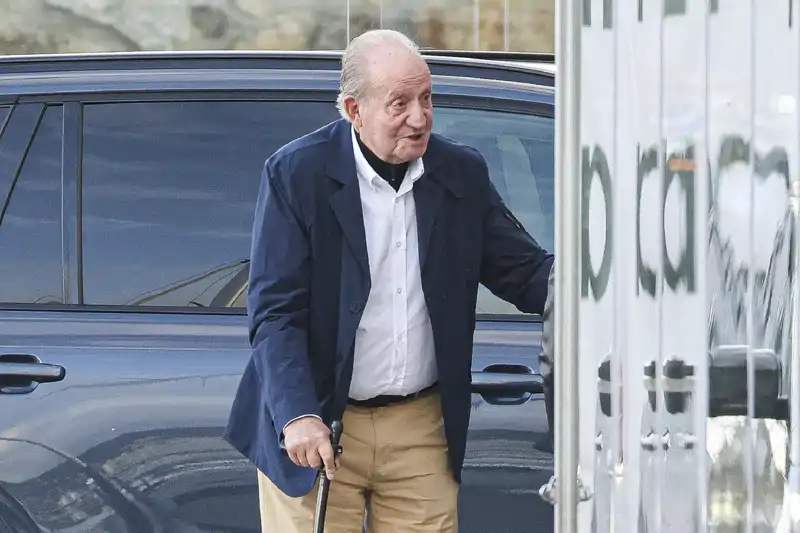 El Rey Juan Carlos se reencuentra con distintos miembros de su familia en Sanxenxo