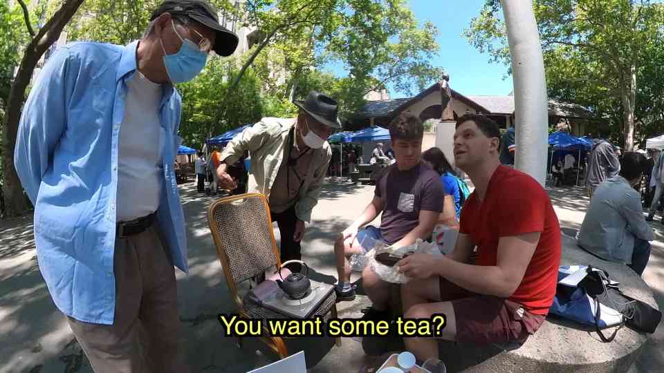 Foreigners surprise elders with their Mandarin during tea ceremony