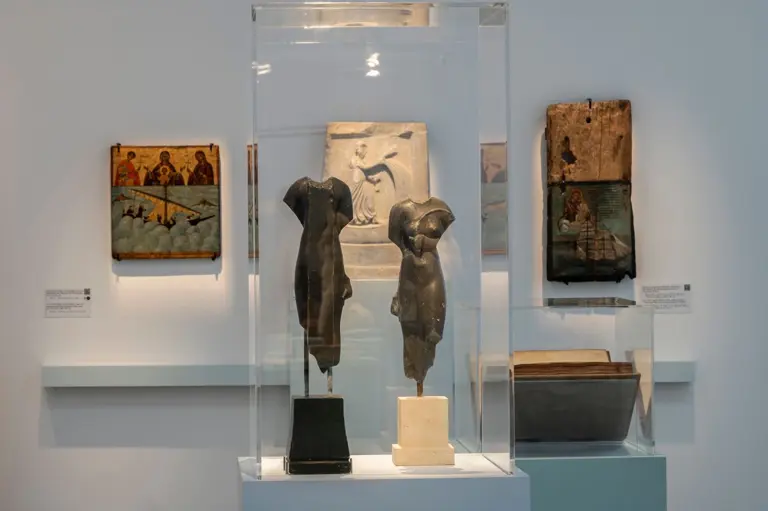 Η έκθεση "Κυκλαδίτισσες" εγκαινιάζει το ανακαινισμένο Αρχαιολογικό Μουσείο της Θήρας