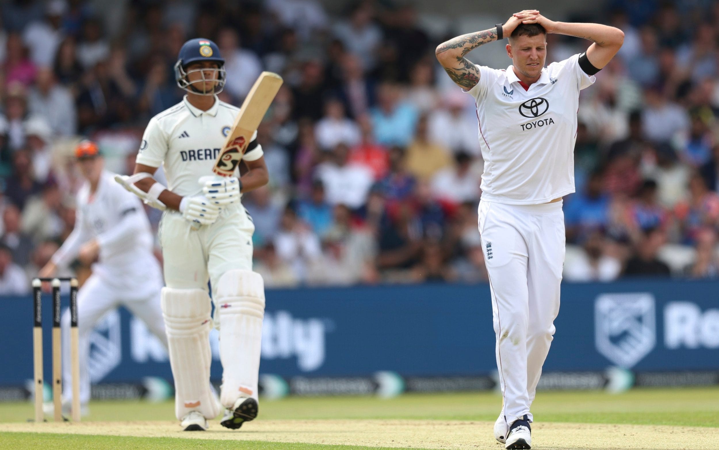 AA1H79eT Ben Stokes Faces His 'Nasser at Brisbane' Moment as India's Batting Blitz Continues