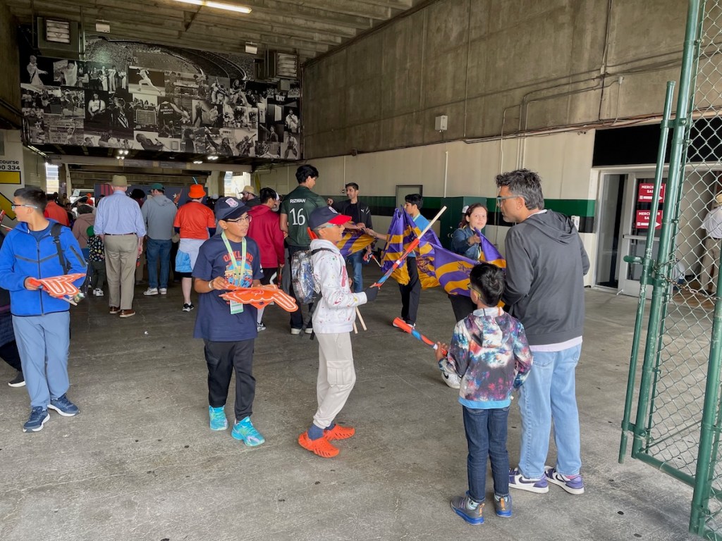 AA1H7D9l Cricket's California Showdown at Oakland Coliseum