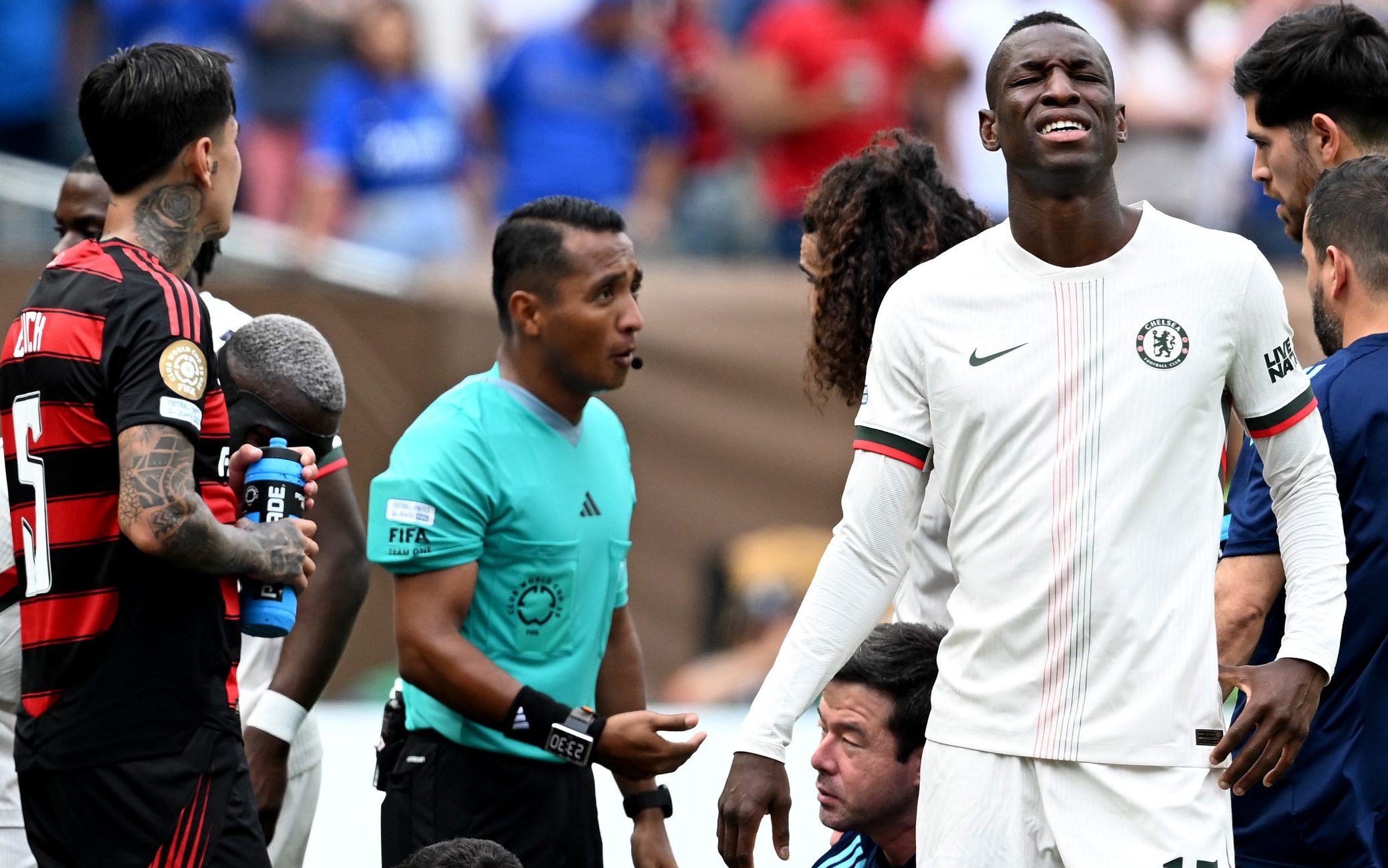 AA1H7KNv Nicolas Jackson Sent Off as Chelsea's Six Minutes of Madness Unfold