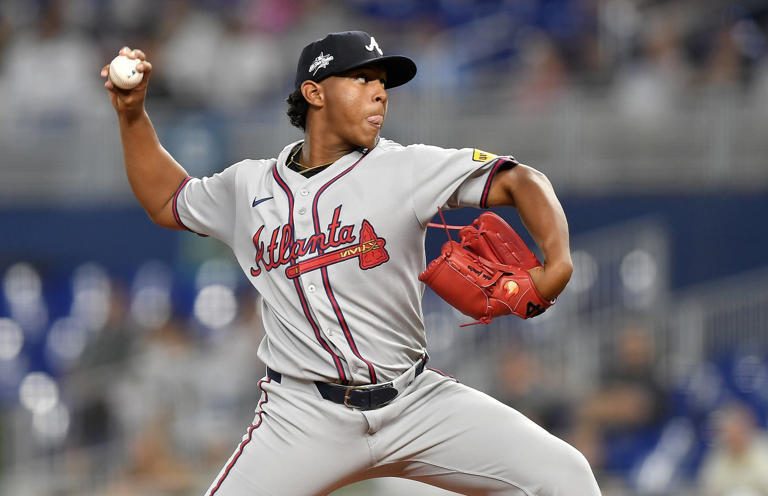 Braves #39 Didier Fuentes debuts vs Marlins as youngest active player in
