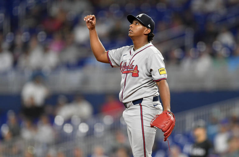 Braves #39 Didier Fuentes debuts vs Marlins as youngest active player in