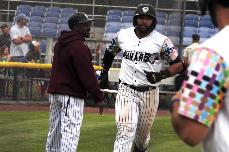 AA1H8H1z Chukars Halt Skid With Grosjean's Help: Timely Offense Steers the Way
