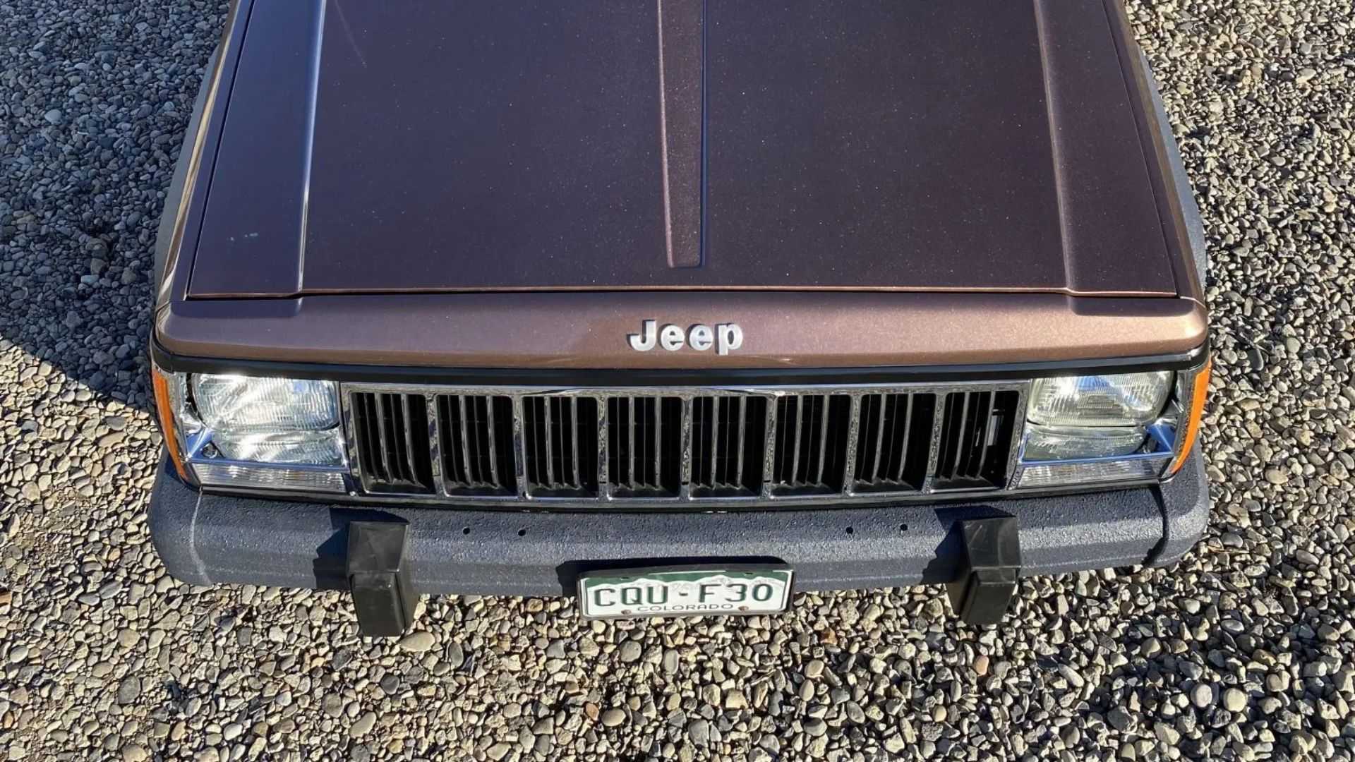 AA1H8Uzn Jeep's Elusive Sports Truck: A Rare Find That Won't Break the Bank