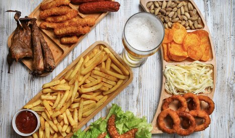 12 loại thực phẩm quen thuộc có thể làm tăng huyết áp và những gợi ý thay thế lành mạnh