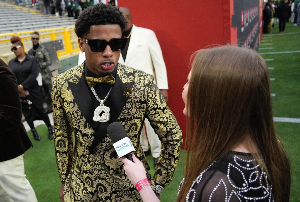 AA1H8pNz Opulence on Display: Elite Jewelers Adorn Athletes for the Spotlight