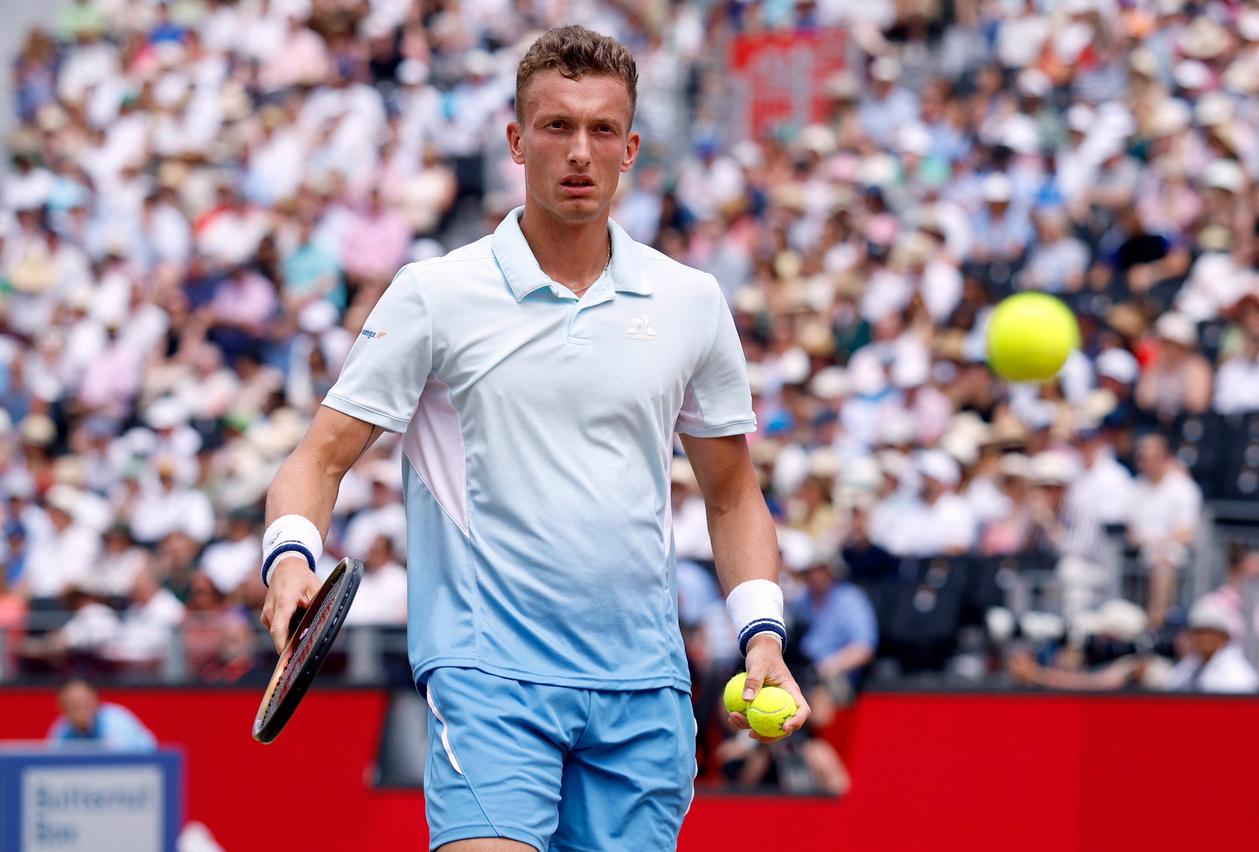 AA1H9kEp Alcaraz vs. Bautista Agut: Live Scores and Results as Draper Bows Out at Queen’s Tennis