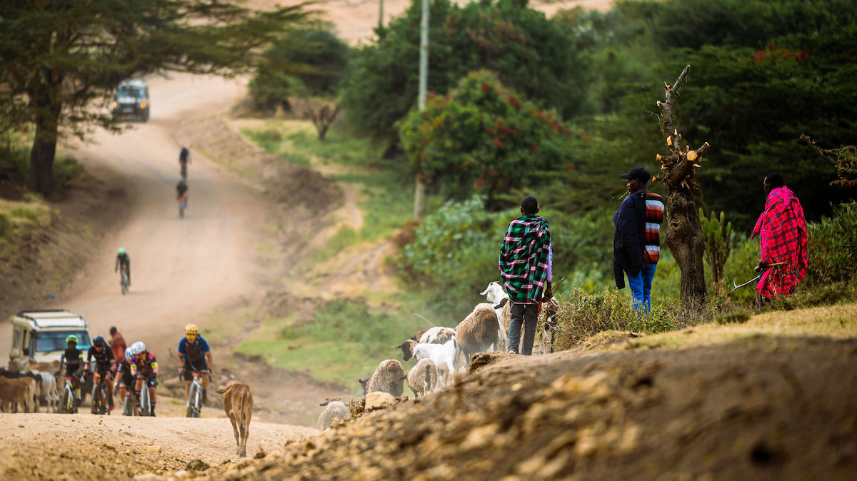AA1H9uZp Racing Across Kenya's Savannas and Wildlife Trails – Haley Hunter Smith and Lukas Baum Triumph in Four-Stage Migration Gravel Race