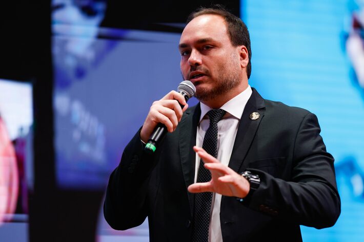 A ideia de Carlos Bolsonaro era aproveitar o recall eleitoral em Santa Catarina Foto: Wilton Junior/Estadão