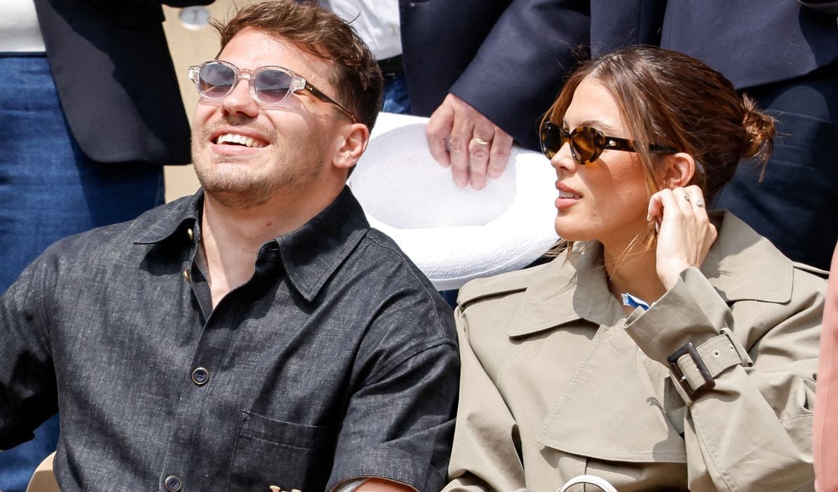 Antoine Dupont avant Iris Mittenaere : longue relation avec Charlène,  romance express avec une mystérieuse jeune femme....