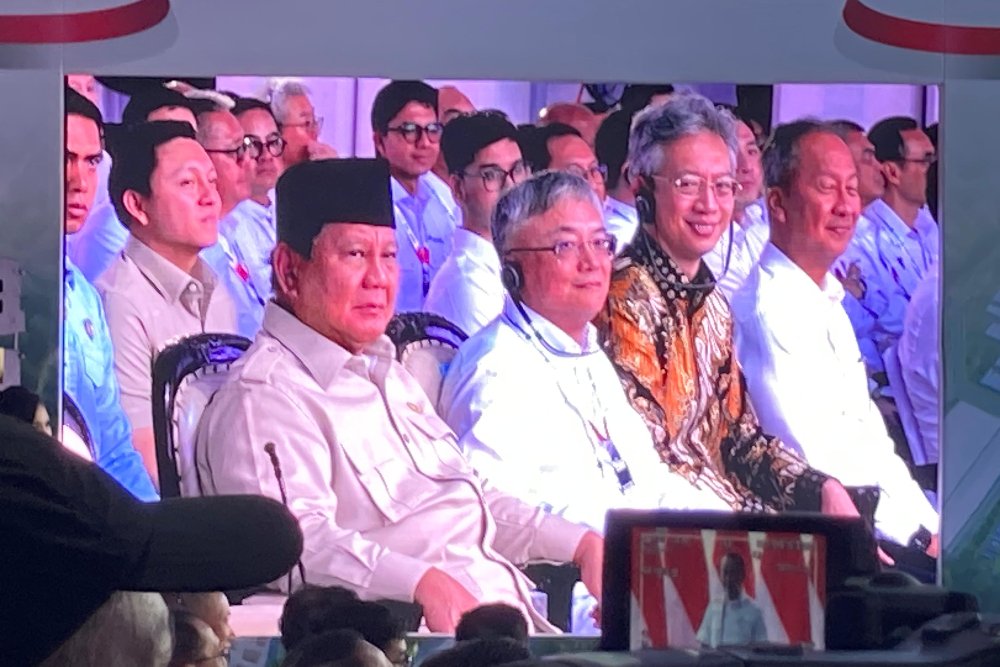 Momen Prabowo Kaget Lihat Tommy Winata saat Peresmian Pabrik Baterai di Karawang