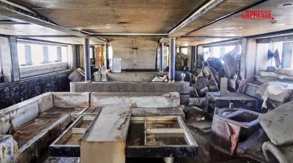 Dentro il Bayesian riemerso dal fondale: ecco come appare all'interno ...