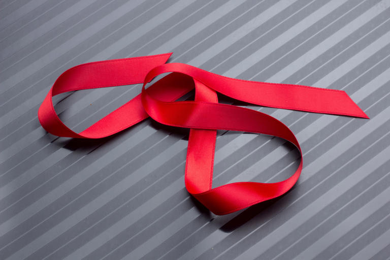 Por esta razón debe poner una cinta roja atada en el llavero de las llaves del hogar