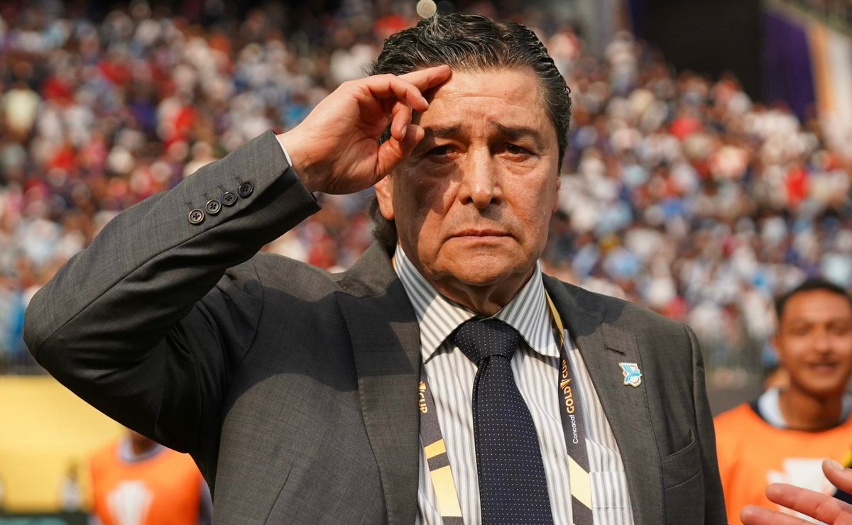Único en la Copa Oro: Luis Fernando Tena consigue lo que nadie pudo en  Guatemala tras