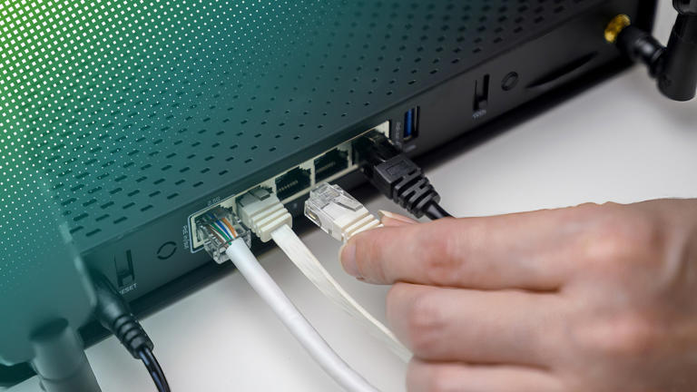 Mini-NAS selber basteln: Ein Router mit USB-Anschluss machts möglich